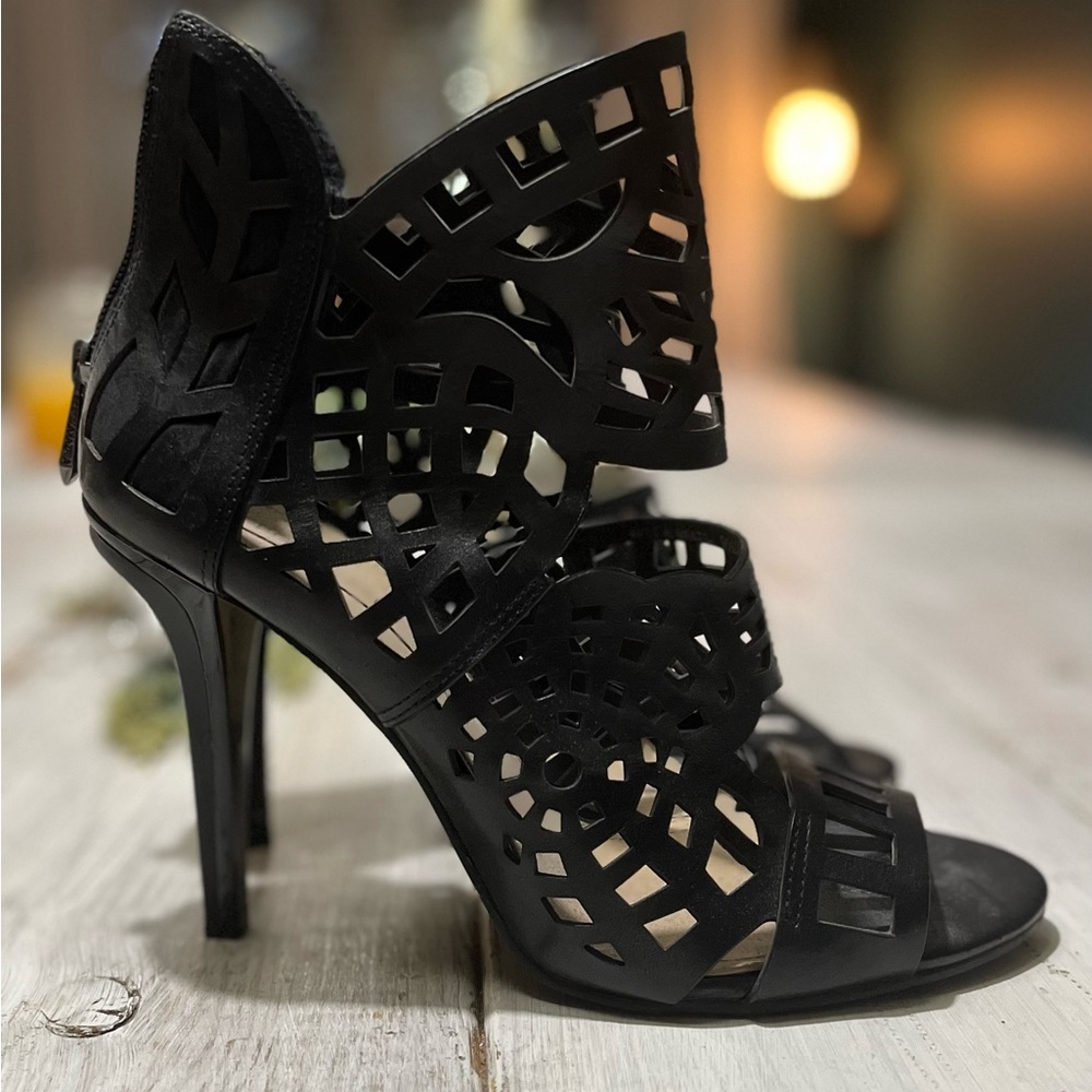BCBG MAXAZRIA Ma-Maven Black
Leather Heels